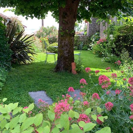 Petit Gite En Braconne La Rochette  Exterior foto