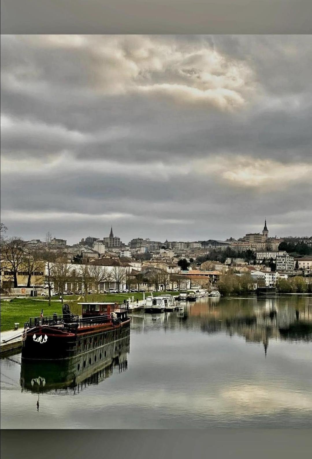 Petit Gite En Braconne La Rochette  Exterior foto